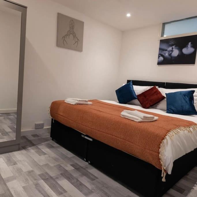 3 Bedrooms Flat -wifi-freeparking-babycot-15min To Pepys Park Appartement