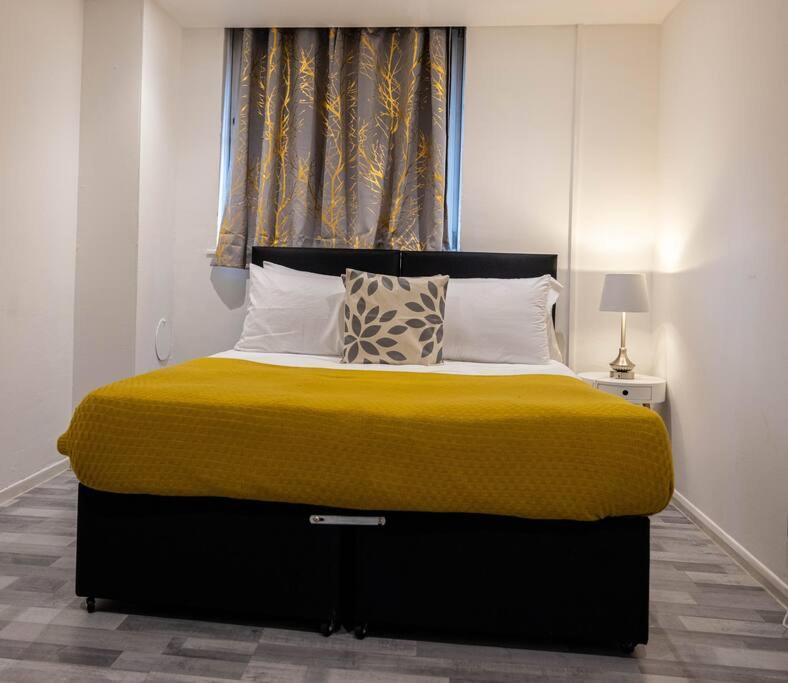 Appartement 3 Bedrooms Flat -wifi-freeparking-babycot-15min To Pepys Park *