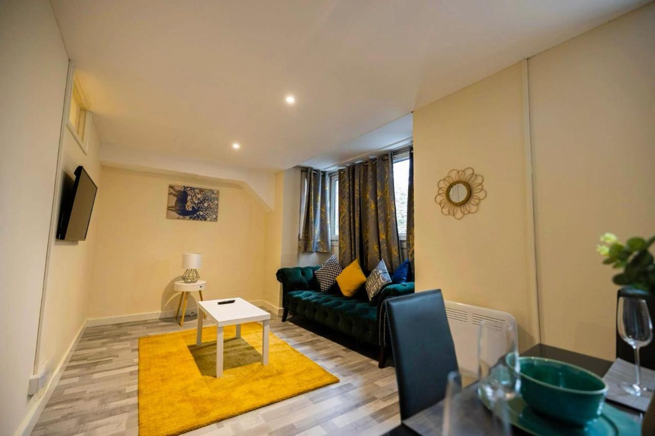 Appartement 3 Bedrooms Flat -wifi-freeparking-babycot-15min To Pepys Park Londres