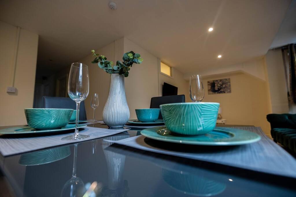Appartement 3 Bedrooms Flat -wifi-freeparking-babycot-15min To Pepys Park Londres